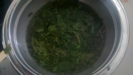 listy som zalial vriacou vodou(a trochu nalamal)